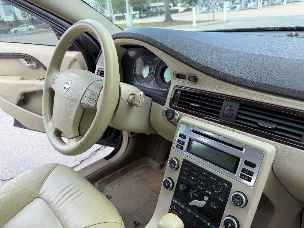 2008 Volvo V70 - $4,990