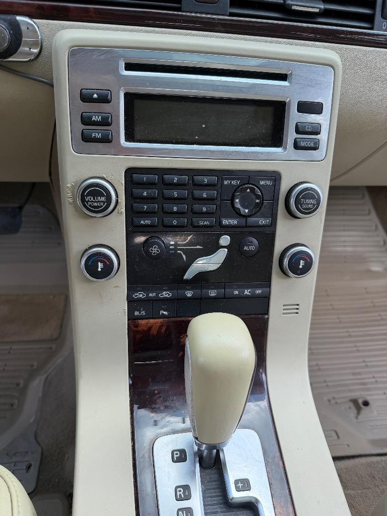 2008 Volvo V70 - $4,990
