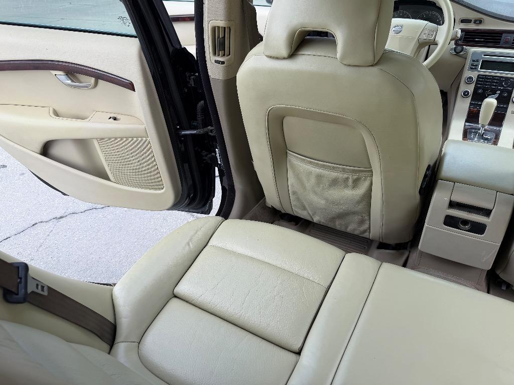 2008 Volvo V70 - $4,990