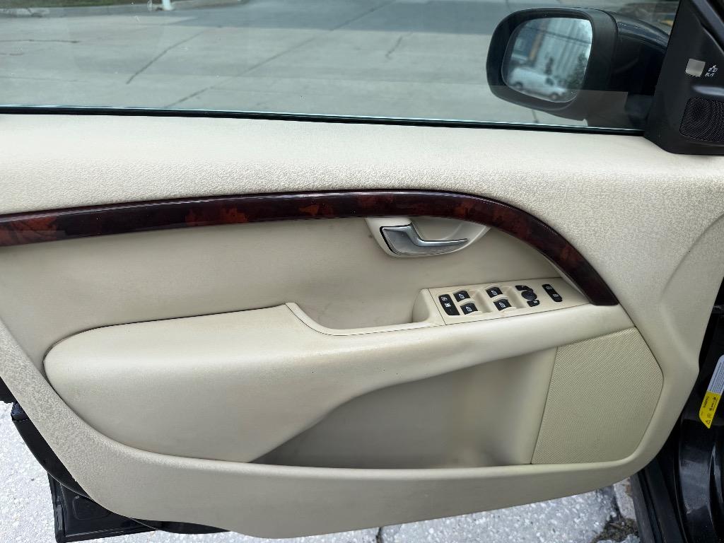 2008 Volvo V70 - $4,990