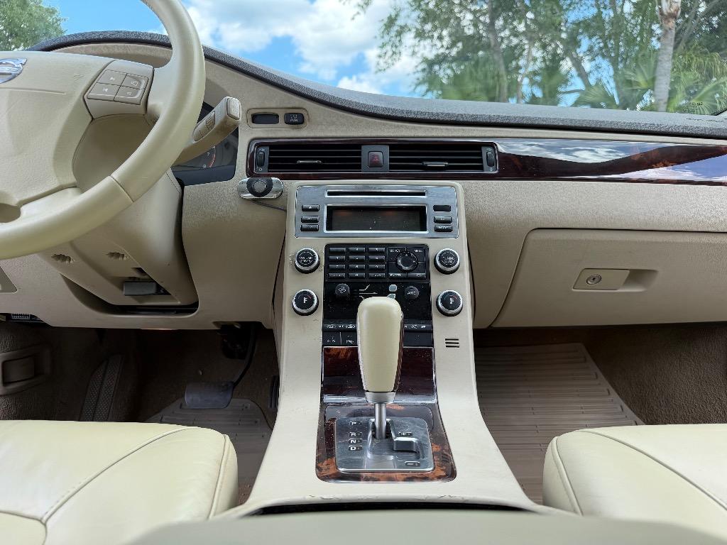 2008 Volvo V70 - $4,990