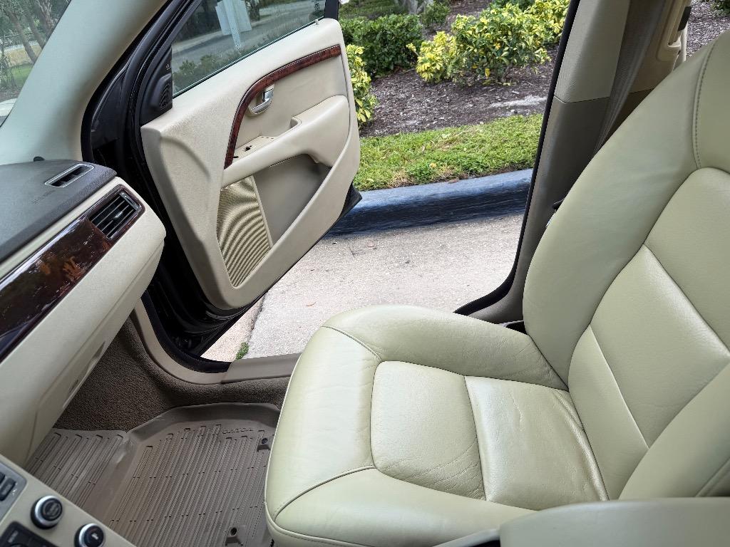 2008 Volvo V70 - $4,990