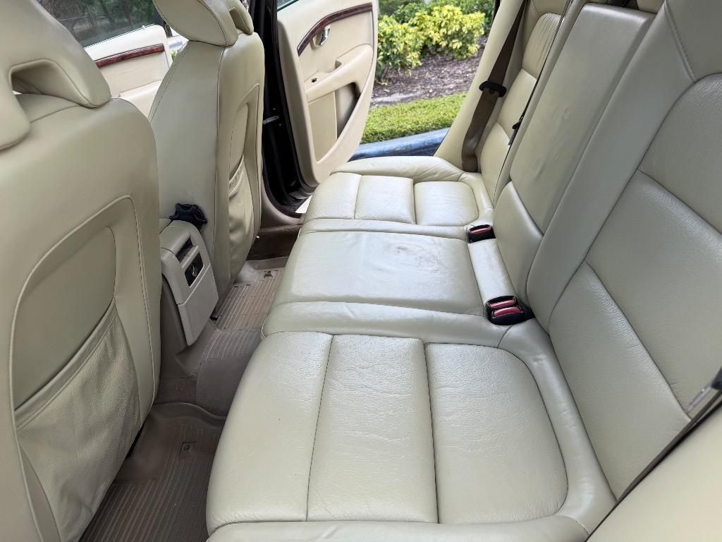 2008 Volvo V70 - $4,990