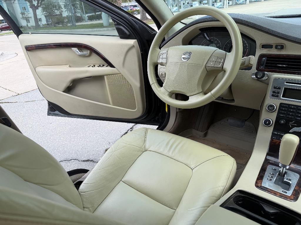 2008 Volvo V70 - $4,990