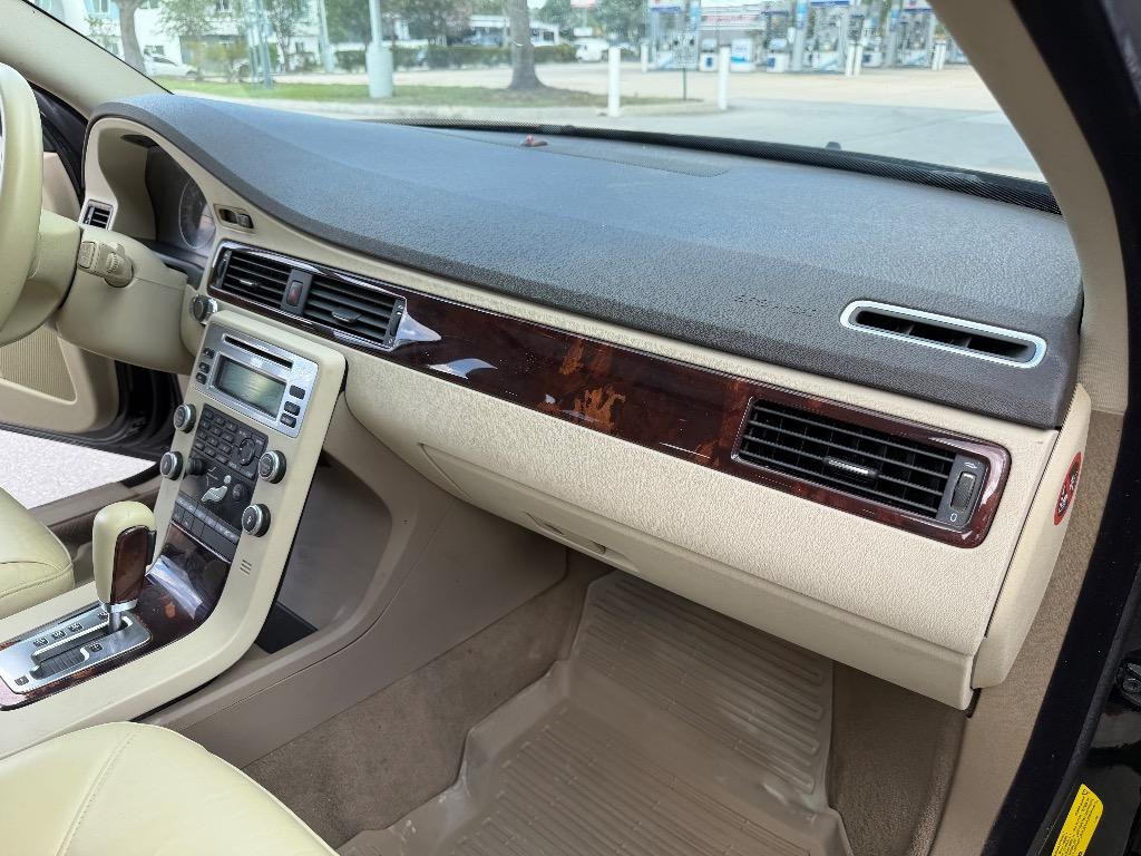 2008 Volvo V70 - $4,990