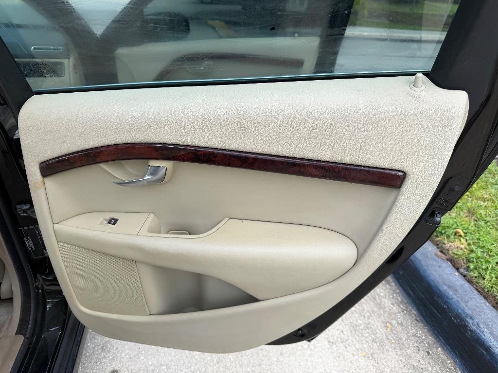 2008 Volvo V70 - $4,990