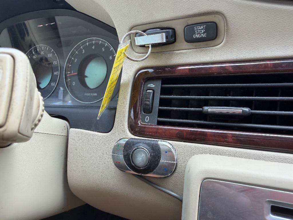 2008 Volvo V70 - $4,990