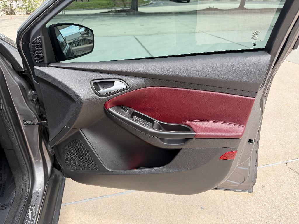 2012 Ford Focus - $5,990