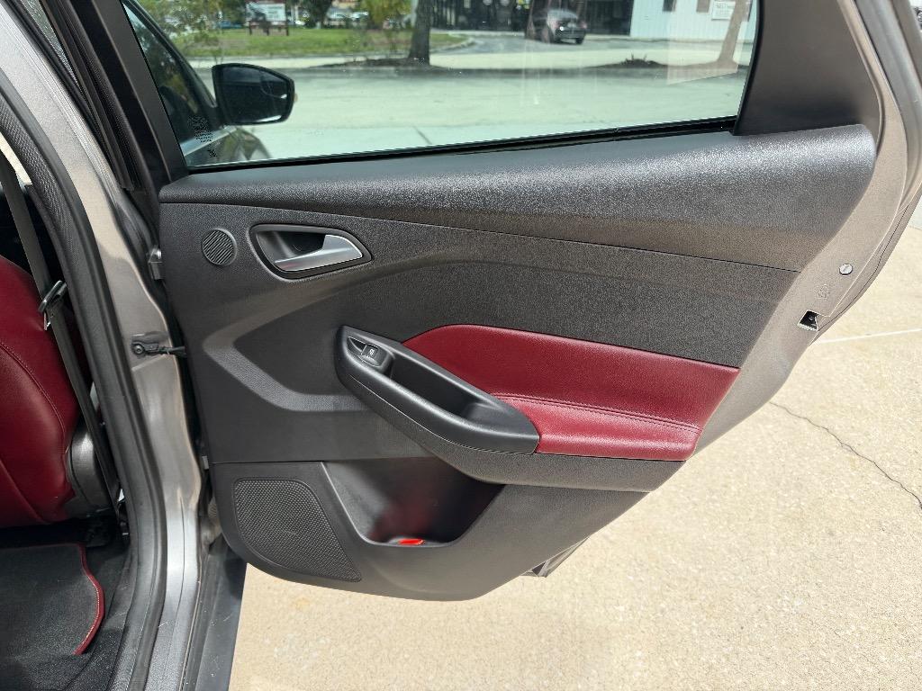 2012 Ford Focus - $5,990