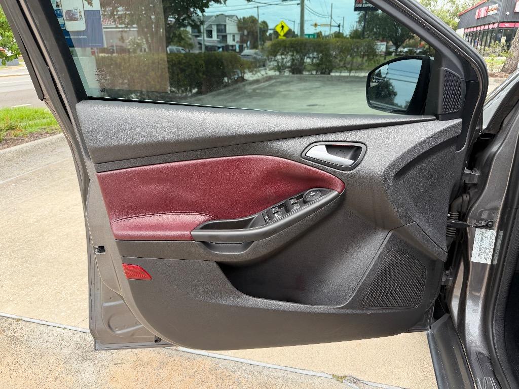 2012 Ford Focus - $5,990