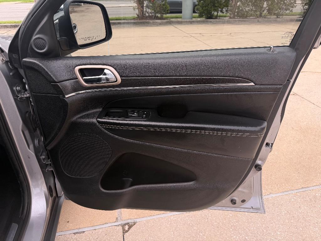 2015 Jeep Cherokee - $9,990