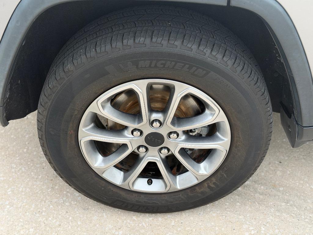 2015 Jeep Cherokee - $9,990