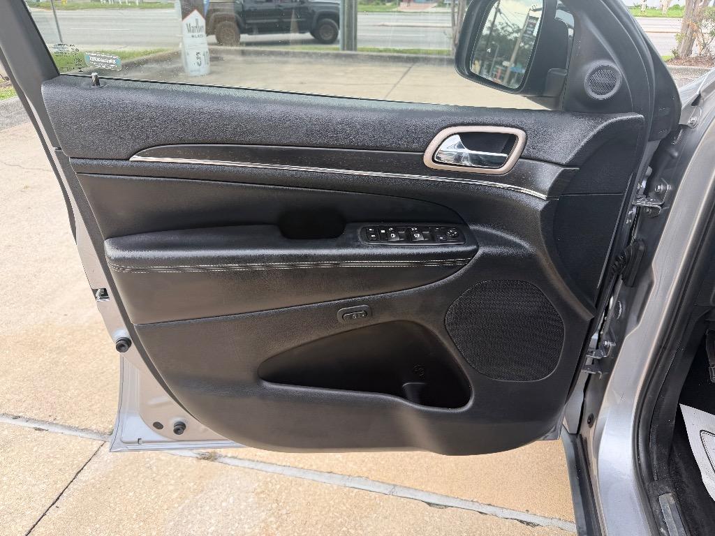 2015 Jeep Cherokee - $9,990