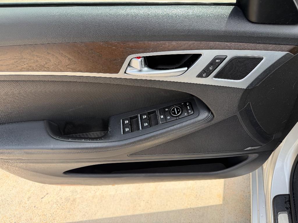 2015 Hyundai Genesis - $12,990