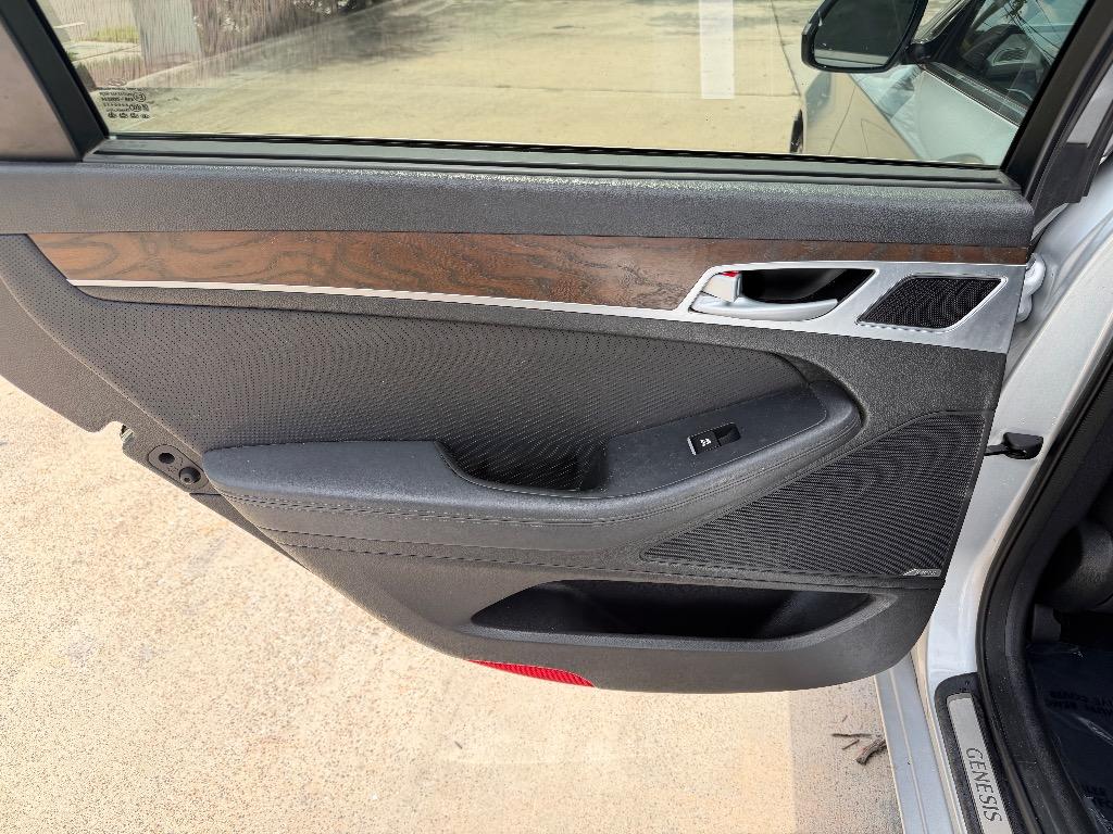 2015 Hyundai Genesis - $12,990