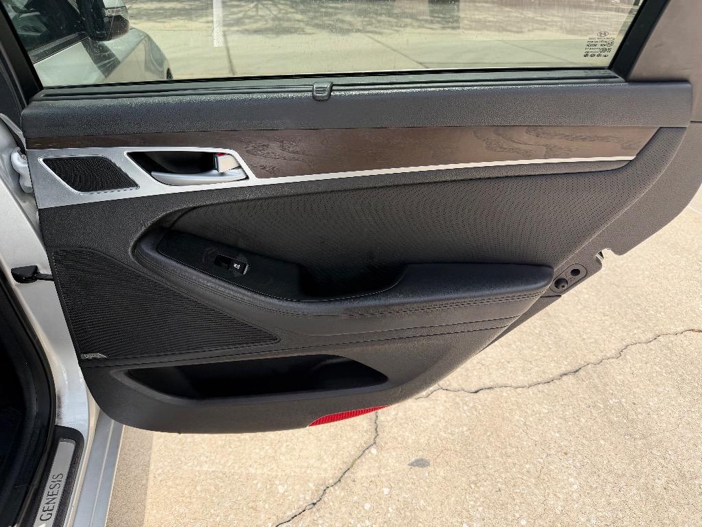 2015 Hyundai Genesis - $12,990