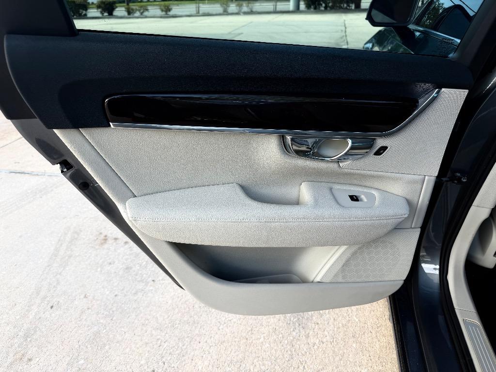 2017 Volvo S90 - $11,990