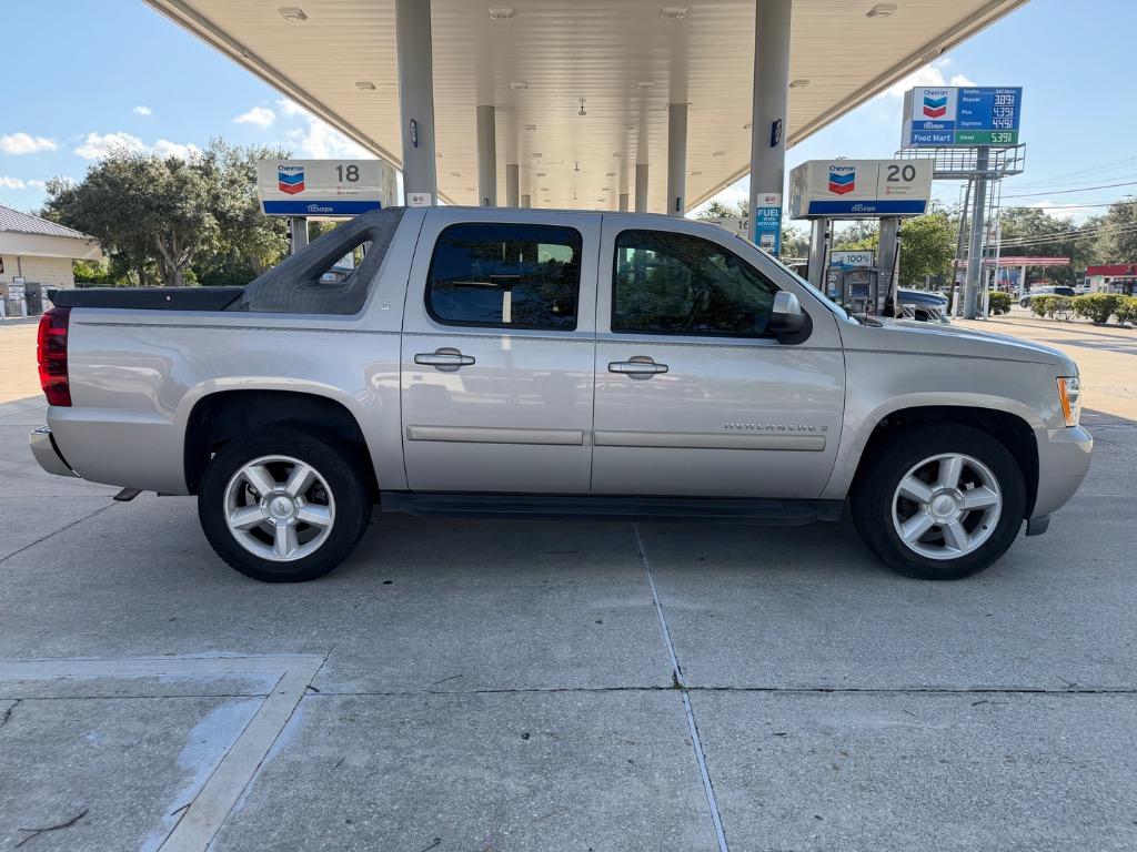2008 Chevrolet Avalanche - $6,990