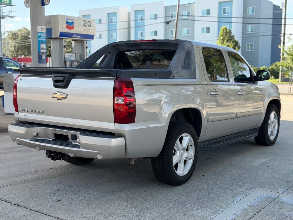 2008 Chevrolet Avalanche - $6,990