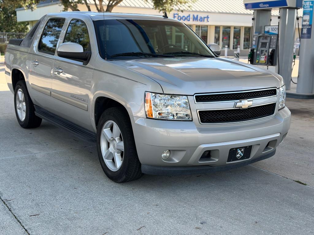 2008 Chevrolet Avalanche - $6,990