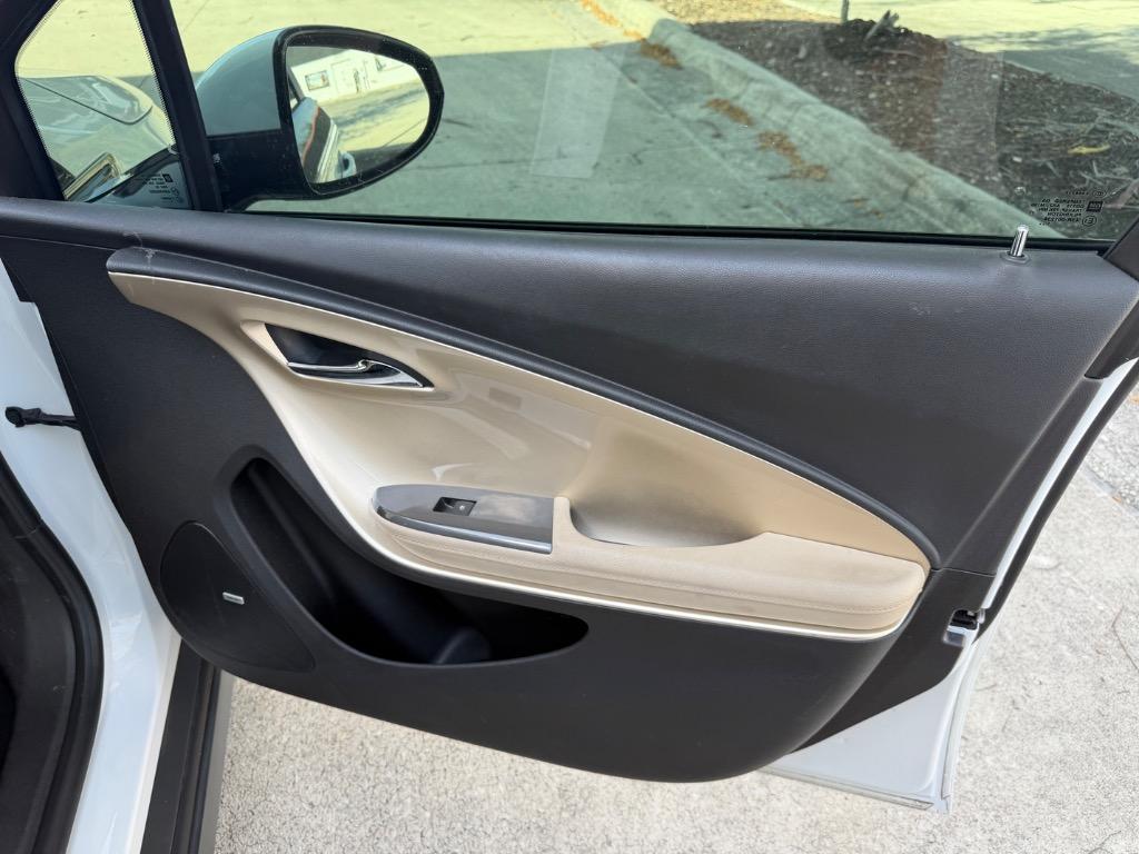 2012 Chevrolet Volt - $5,990