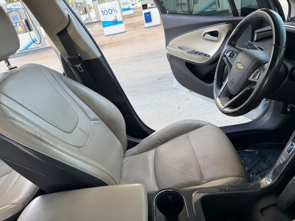 2012 Chevrolet Volt - $5,990