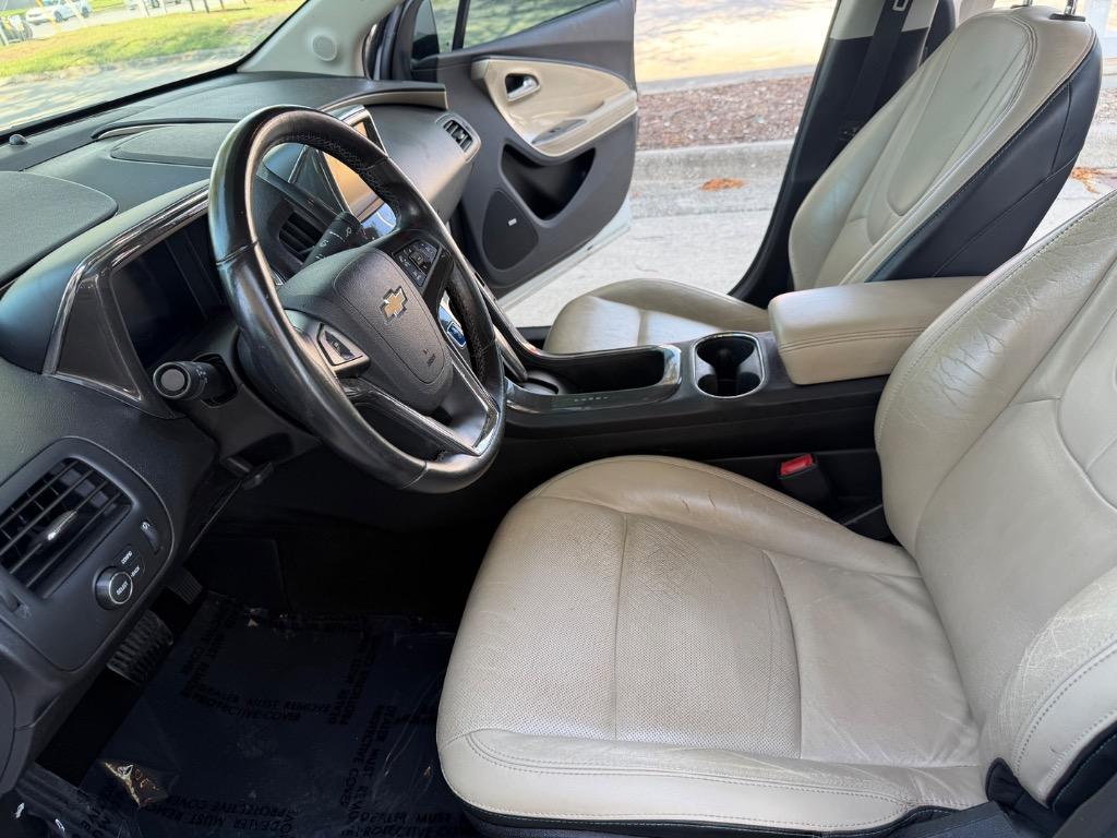 2012 Chevrolet Volt - $5,990