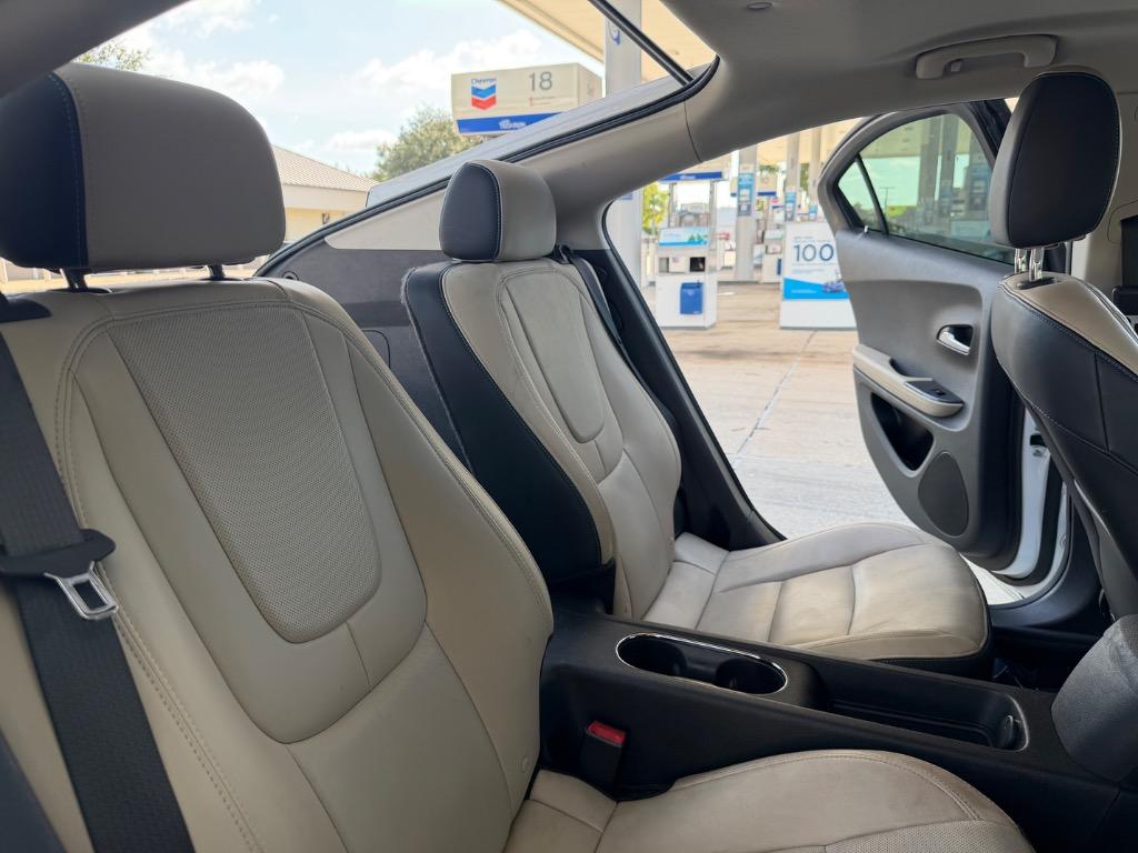 2012 Chevrolet Volt - $5,990