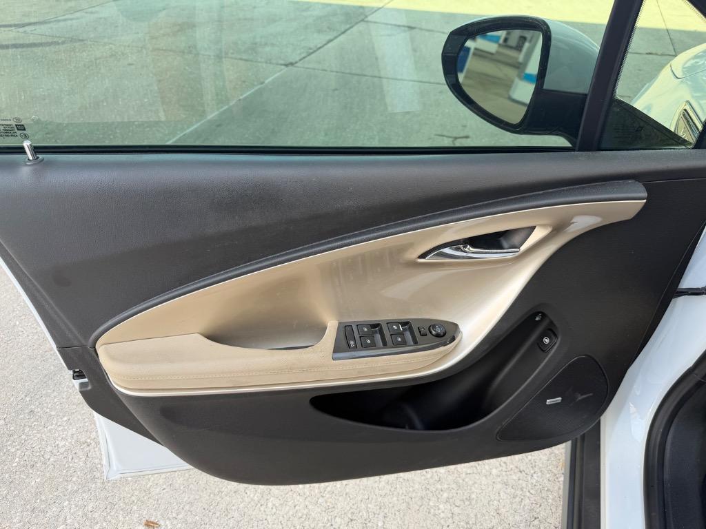 2012 Chevrolet Volt - $5,990