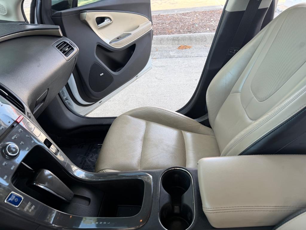 2012 Chevrolet Volt - $5,990