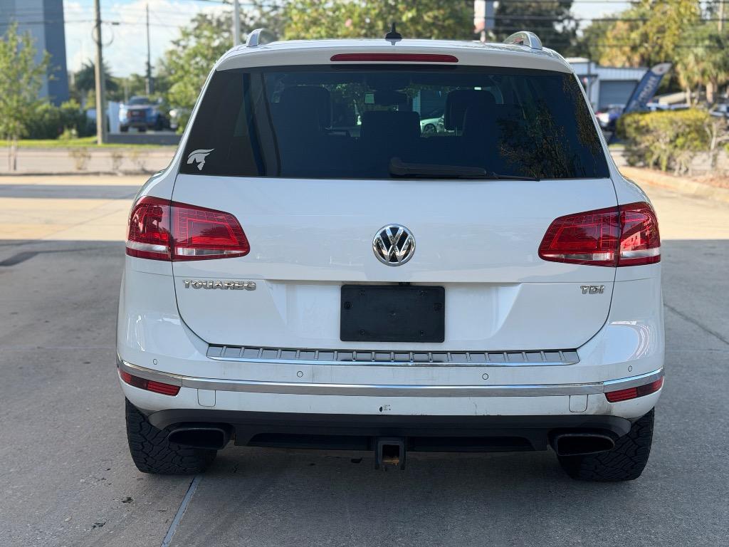 2016 Volkswagen Touareg - $12,990