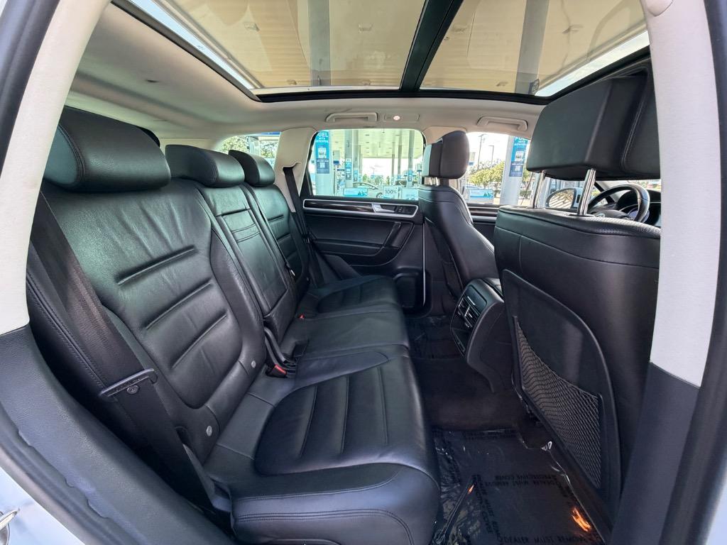 2016 Volkswagen Touareg - $12,990