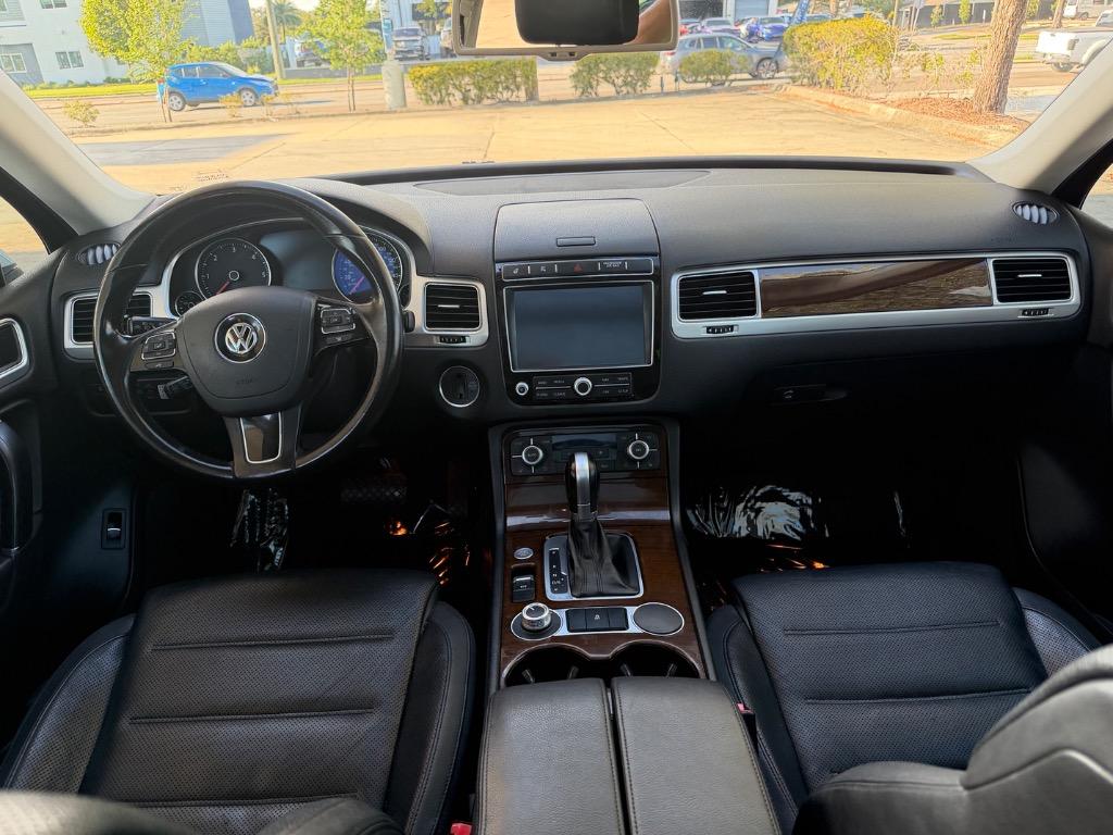 2016 Volkswagen Touareg - $12,990