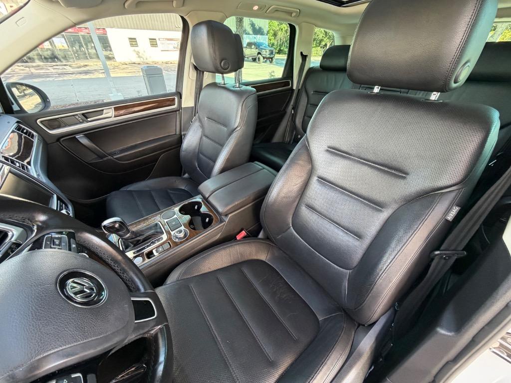2016 Volkswagen Touareg - $12,990