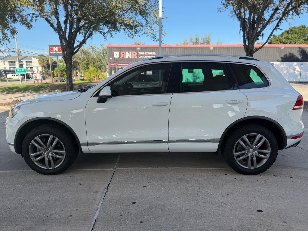 2016 Volkswagen Touareg - $12,990