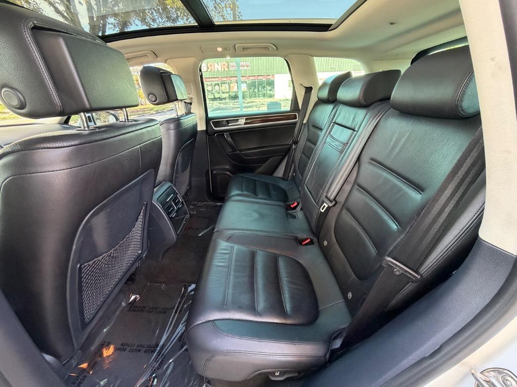 2016 Volkswagen Touareg - $12,990