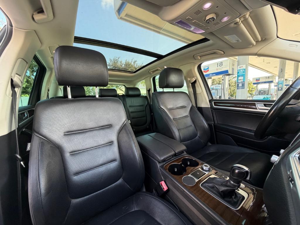 2016 Volkswagen Touareg - $12,990