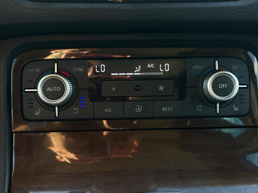 2016 Volkswagen Touareg - $12,990