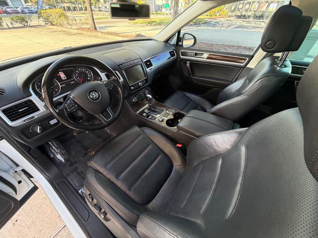 2016 Volkswagen Touareg - $12,990