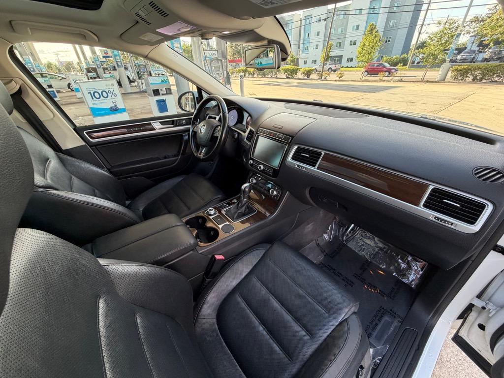 2016 Volkswagen Touareg - $12,990