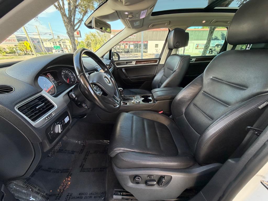 2016 Volkswagen Touareg - $12,990