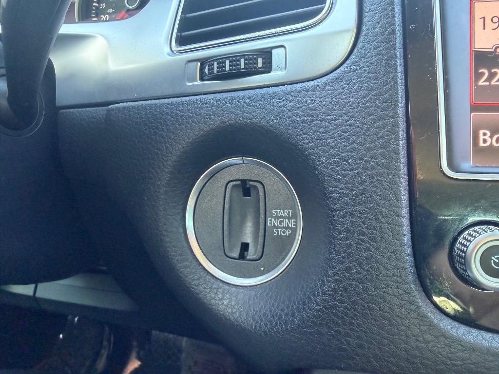 2016 Volkswagen Touareg - $12,990