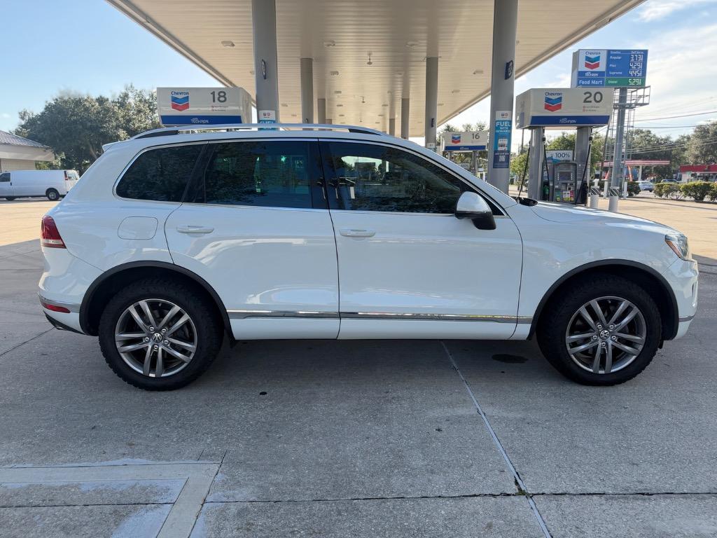 2016 Volkswagen Touareg - $12,990