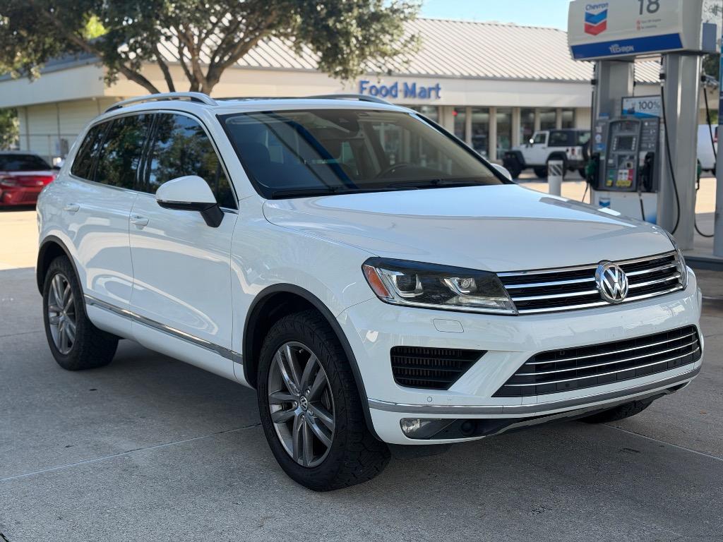 2016 Volkswagen Touareg - $12,990