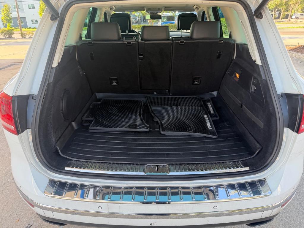 2016 Volkswagen Touareg - $12,990