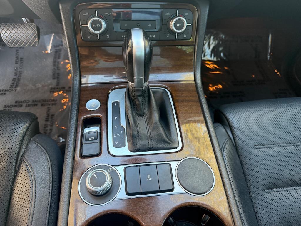 2016 Volkswagen Touareg - $12,990