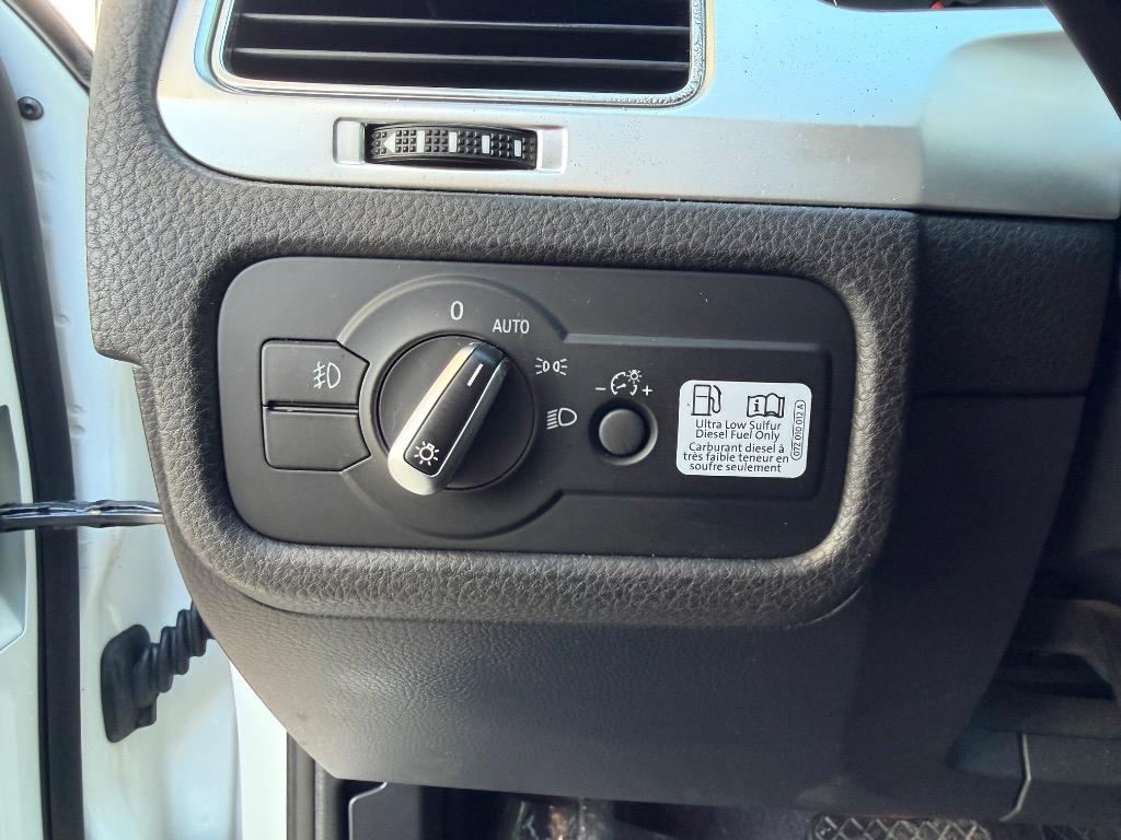 2016 Volkswagen Touareg - $12,990