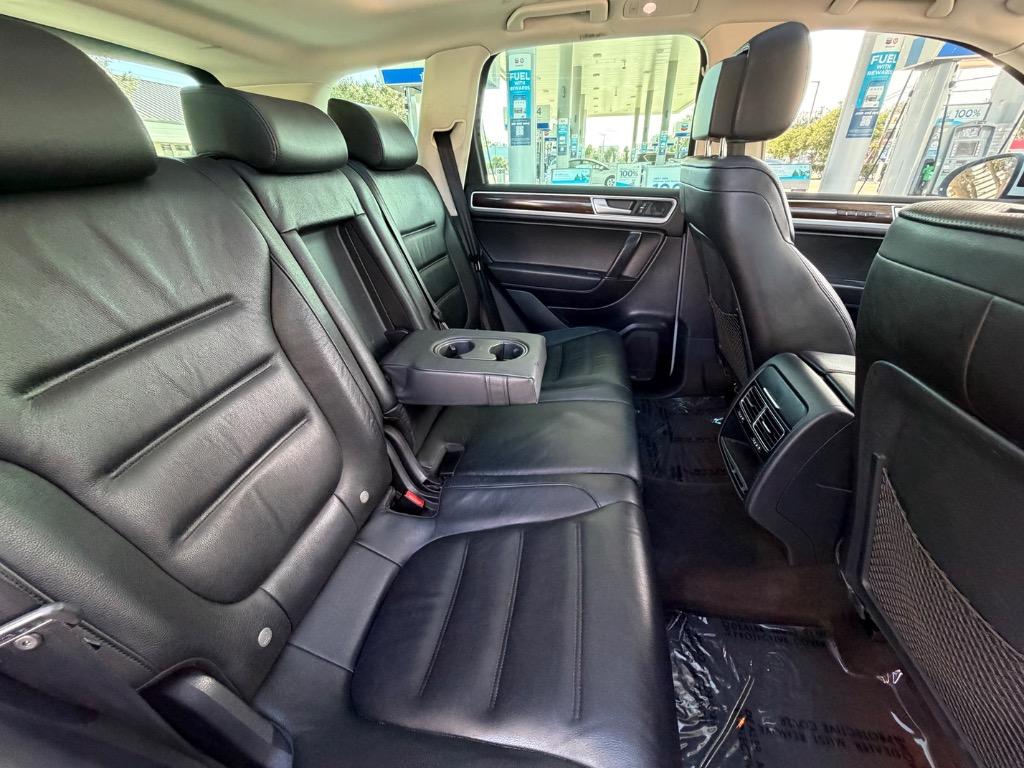 2016 Volkswagen Touareg - $12,990