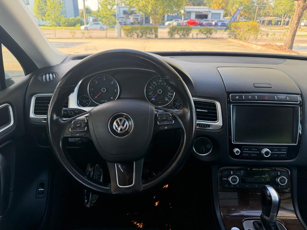 2016 Volkswagen Touareg - $12,990