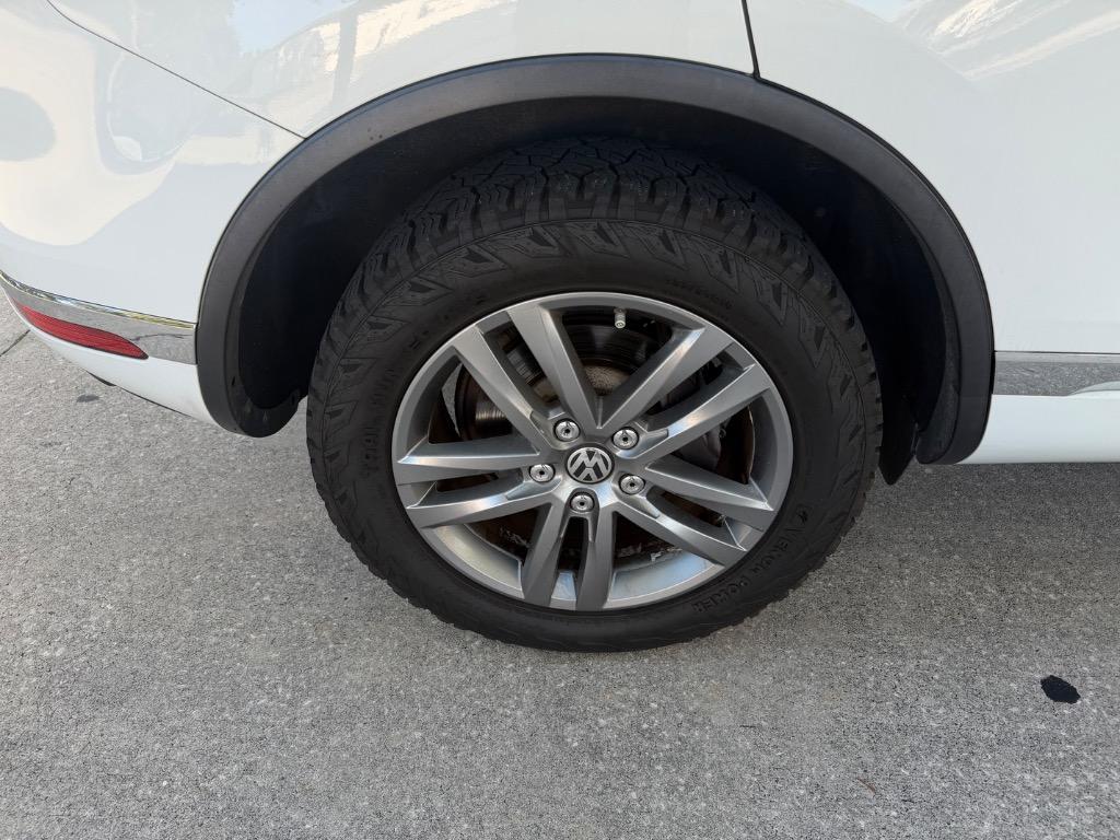 2016 Volkswagen Touareg - $12,990